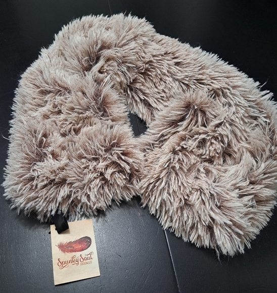 NWT Spunky Soul Grey & White Infinity Scarf - Picture 7 of 8